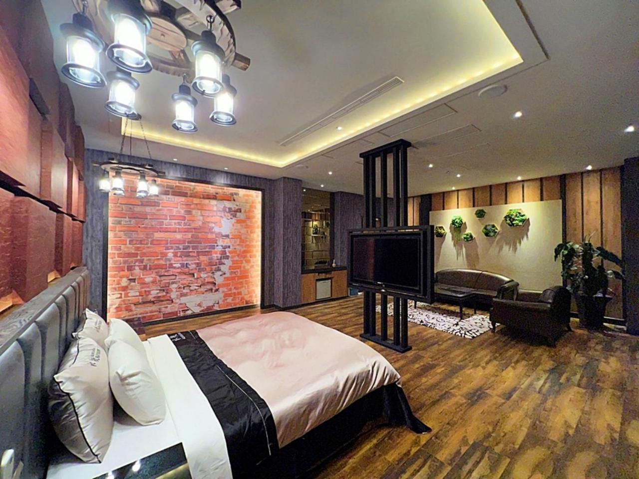 Aquarius Motel Taichung Buitenkant foto