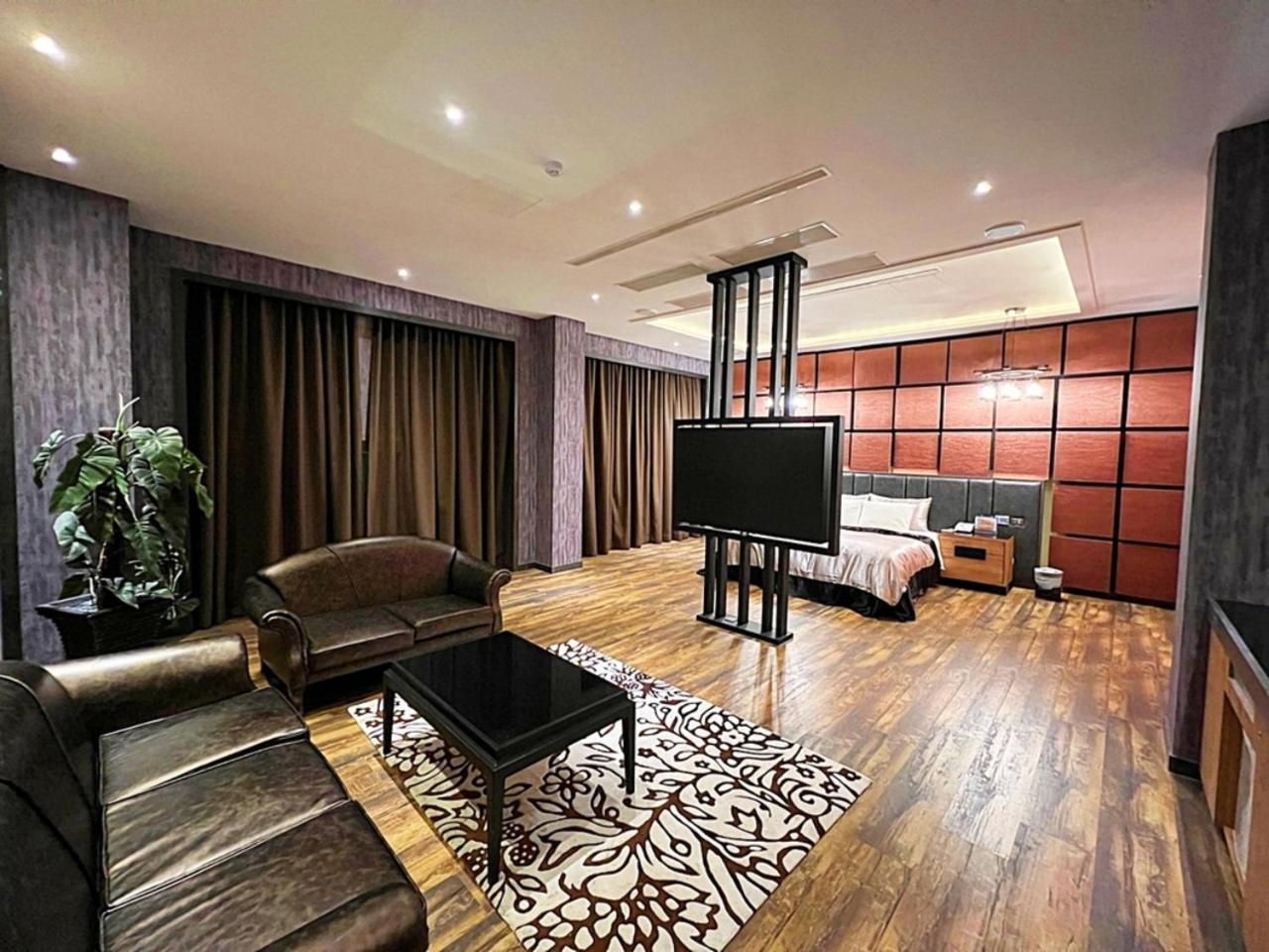 Aquarius Motel Taichung Buitenkant foto