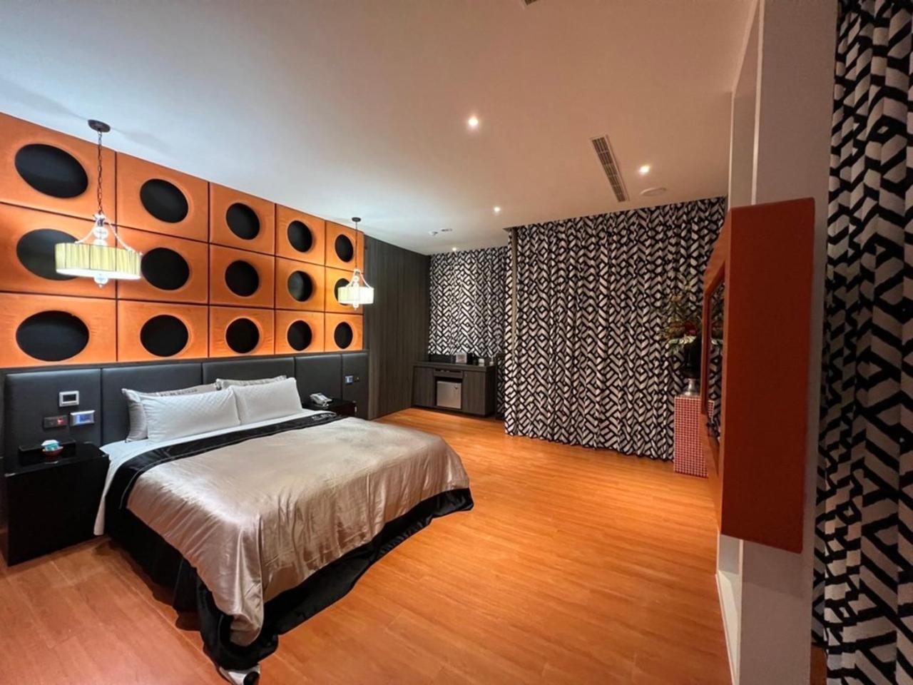 Aquarius Motel Taichung Buitenkant foto