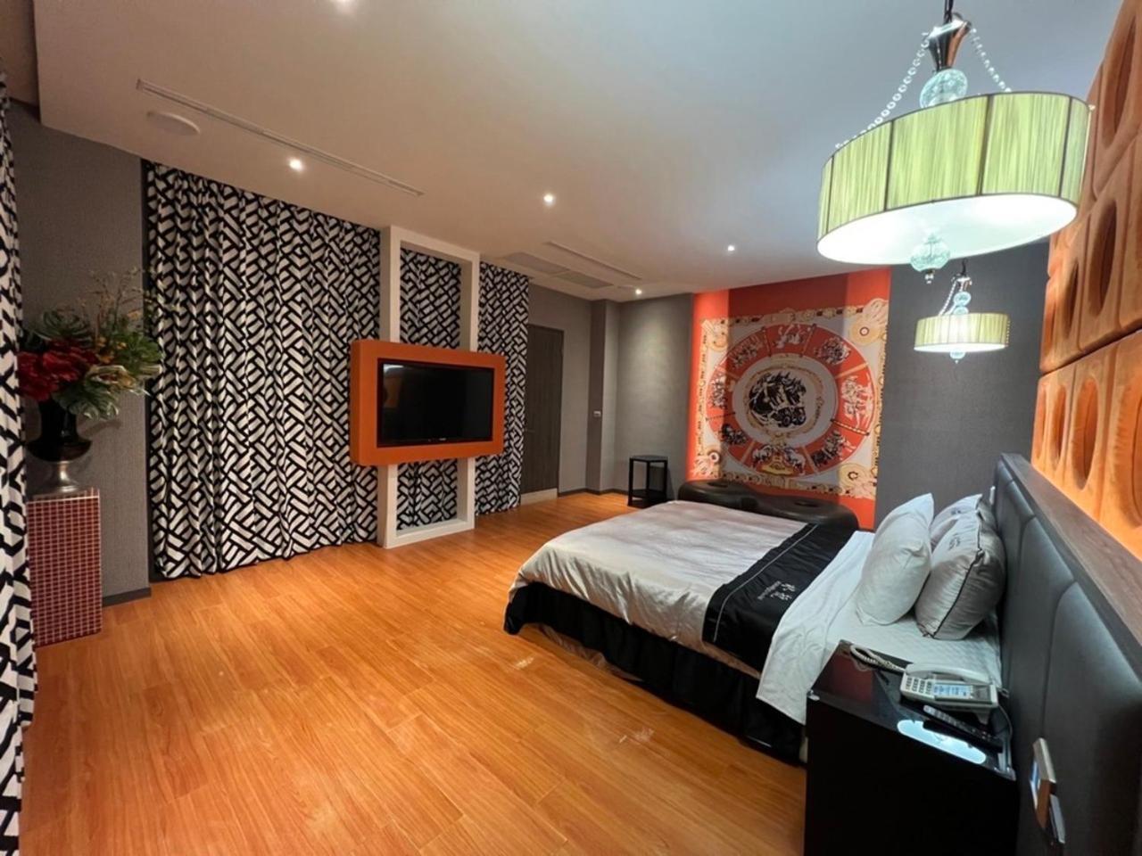 Aquarius Motel Taichung Buitenkant foto