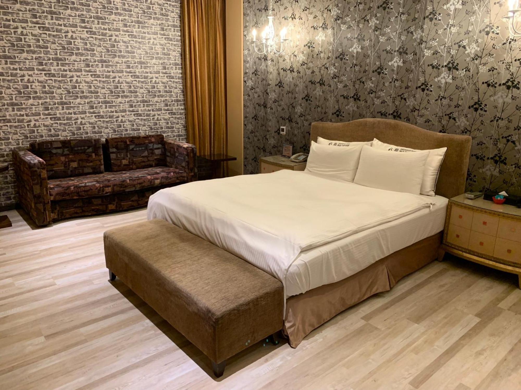 Aquarius Motel Taichung Buitenkant foto