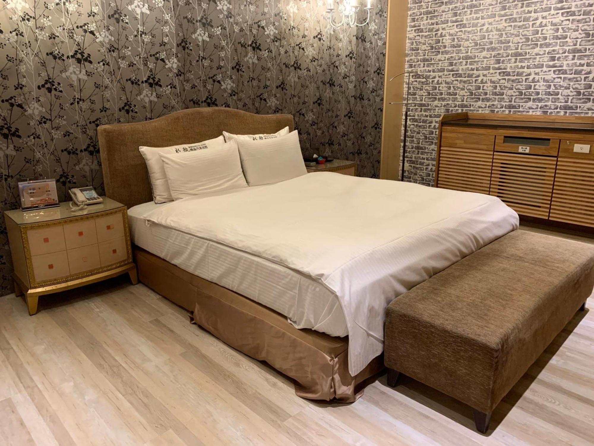 Aquarius Motel Taichung Buitenkant foto